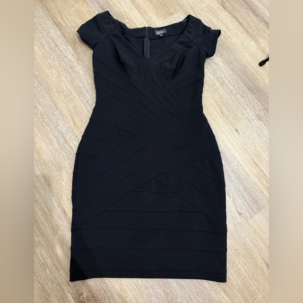 Adrianna Papell Size 10 Black Ruffled Sweetheart Midi Dress